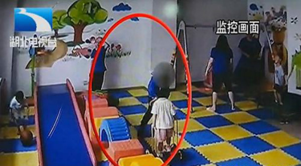 女生遭老师辱骂录音取证之后，武汉自闭症孩子又被扇耳光