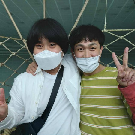 超赞！韩国明星吴政世陪自闭症粉丝去游乐场玩