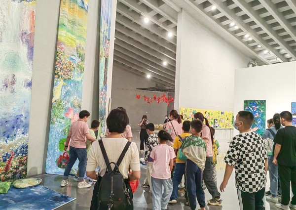 “用艺术点亮星星的孩子”研学活动在武汉美术馆举行